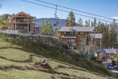 The ski slope with ski lift right next to Alps Resorts Alpenchalets Reiteralm