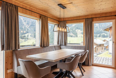 Dining table in the living room of a chalet at Alps Resorts Alpendorf Dachstein West