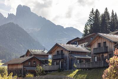 Chalets on a mountain slope at Alps Resorts Alpendorf Dachstein West