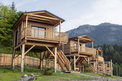 Detached chalets on stilts at the Alps Resorts Chalets and Glamping Nassfeld holiday park