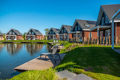 Detached holiday homes on the water at the EuroParcs IJsselmeer holiday park
