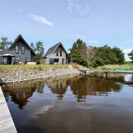 Holiday homes with jetty on the water at the Dutchen Baayvillas holiday park